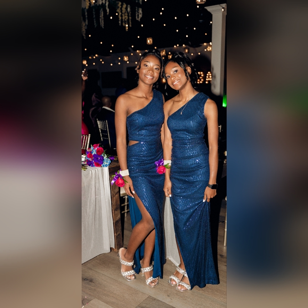 Elegant Blue Sequin One-Shoulder Dress